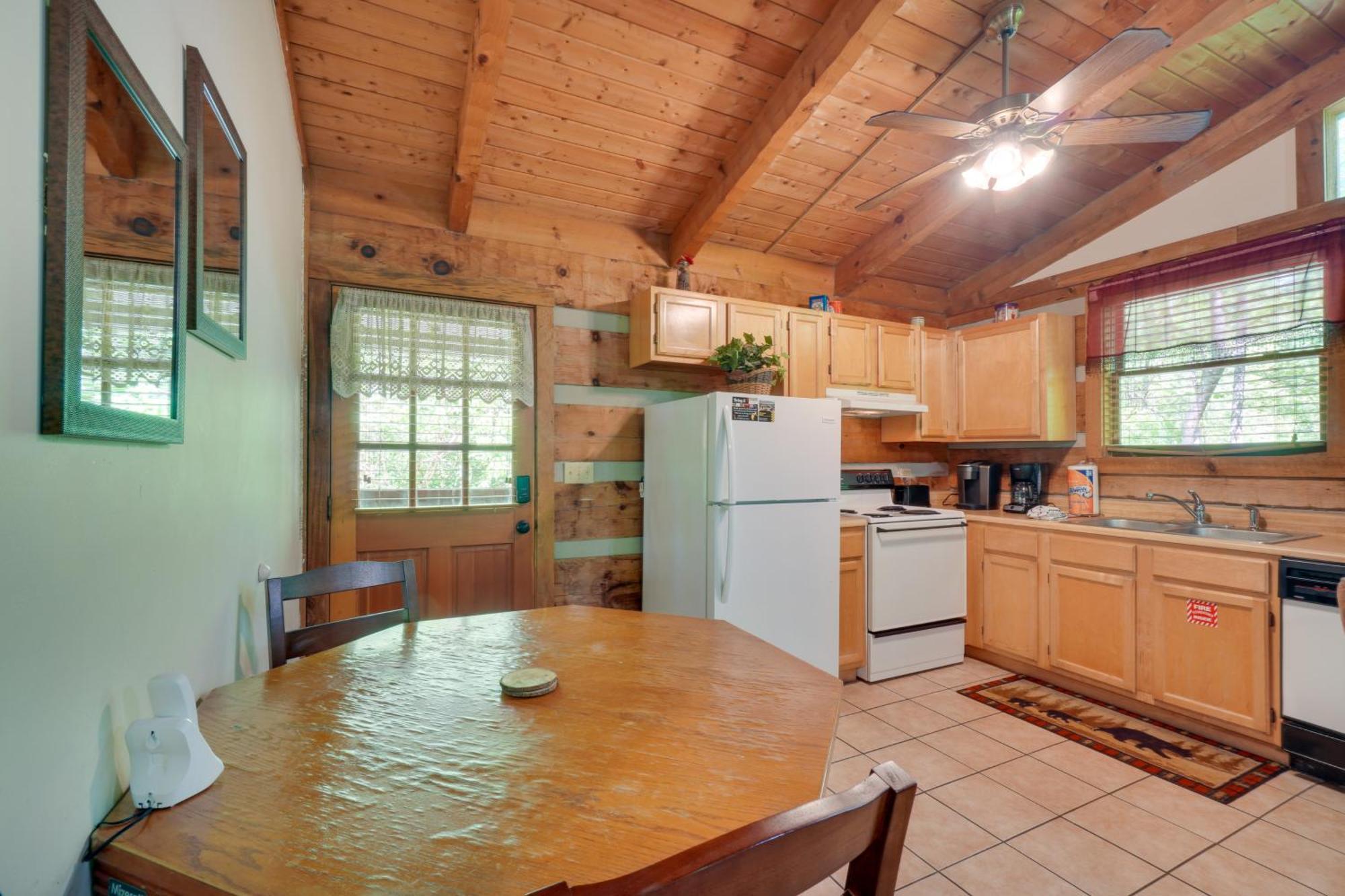Gatlinburg Cabin With Hot Tub About 6 Mi To Downtown! Luaran gambar