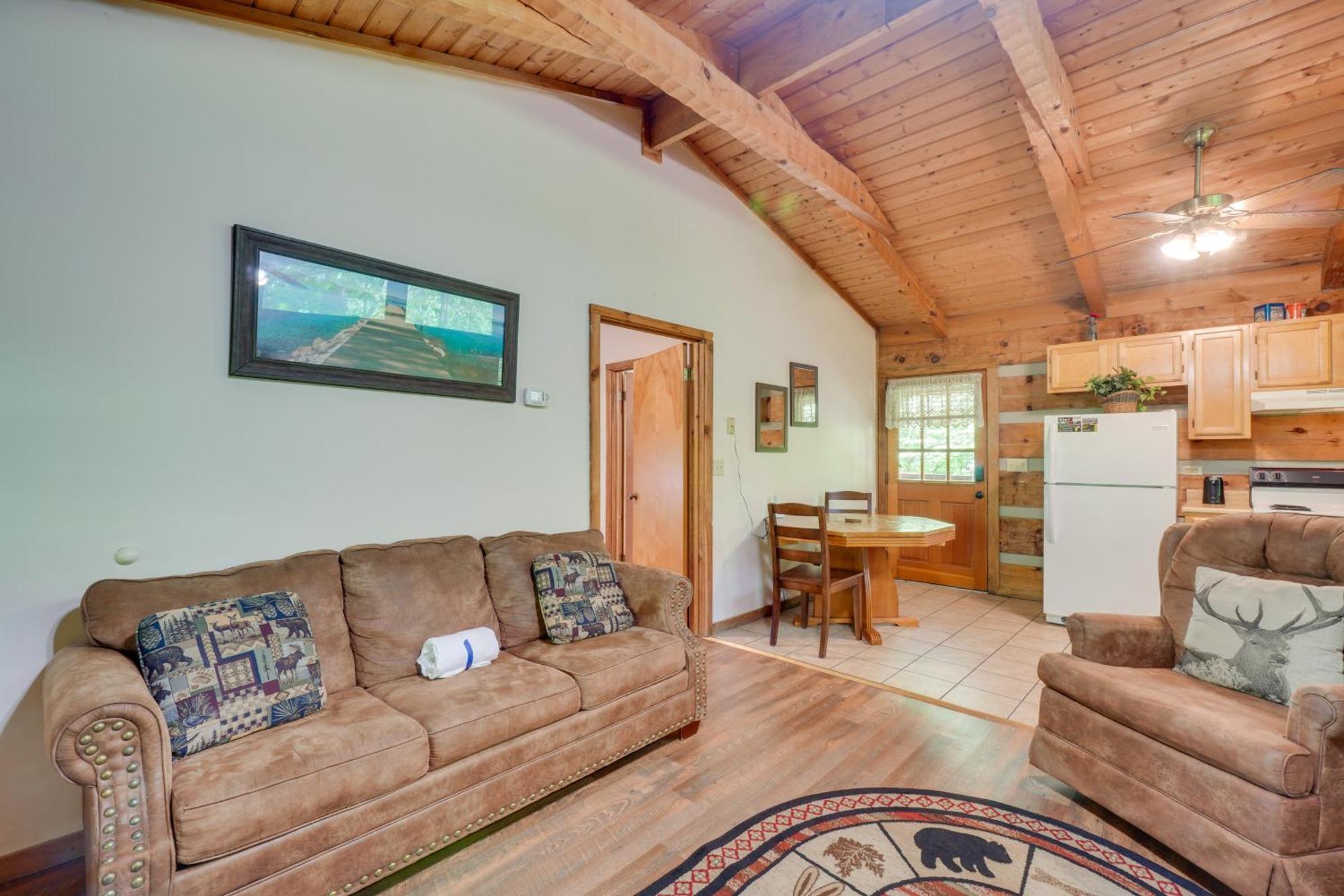 Gatlinburg Cabin With Hot Tub About 6 Mi To Downtown! Luaran gambar