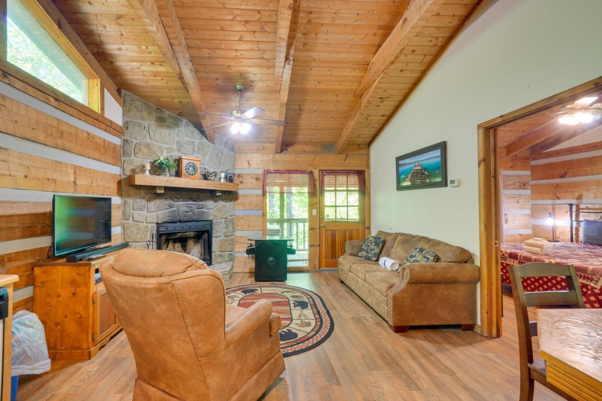Gatlinburg Cabin With Hot Tub About 6 Mi To Downtown! Luaran gambar