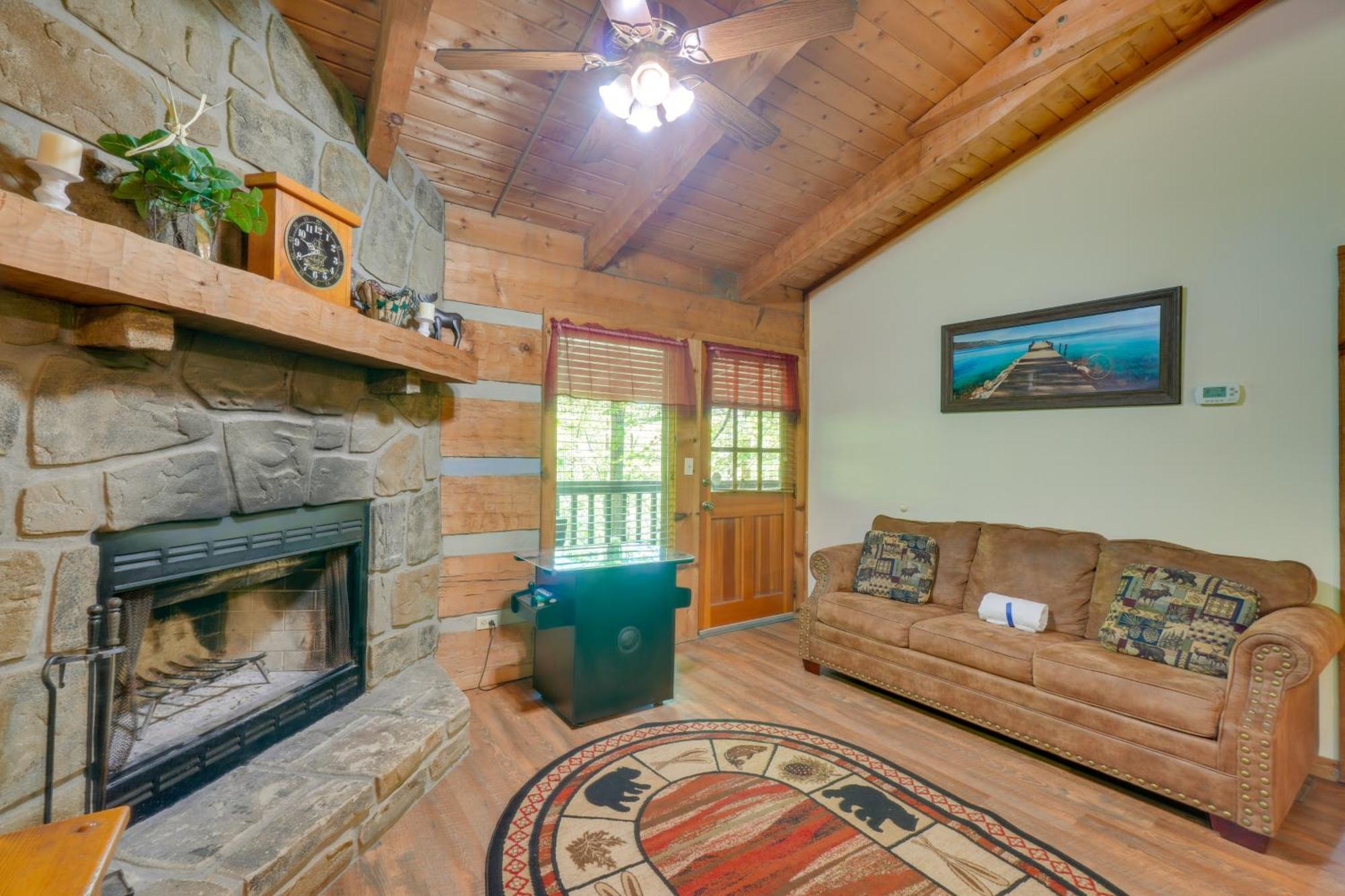 Gatlinburg Cabin With Hot Tub About 6 Mi To Downtown! Luaran gambar