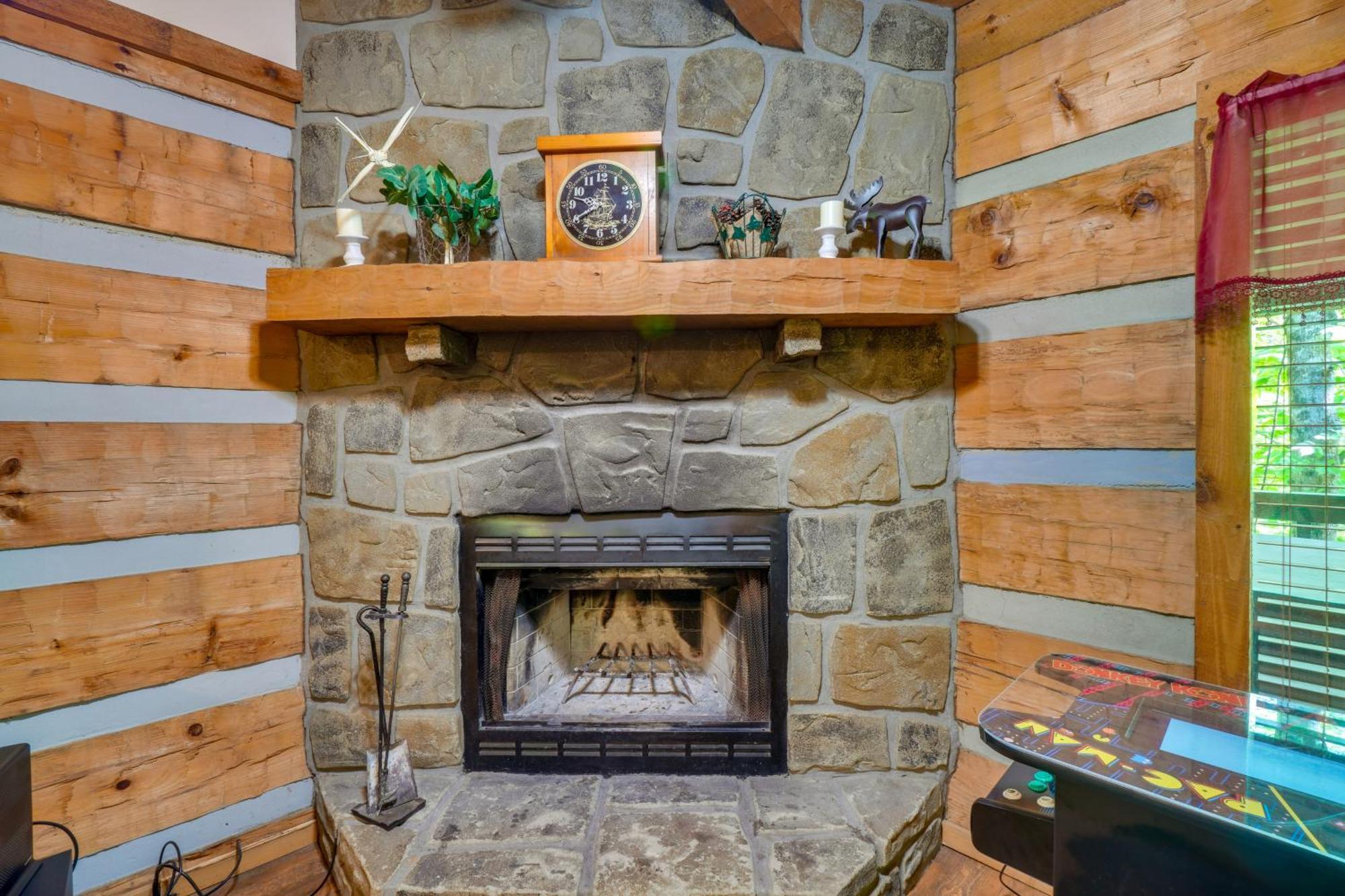 Gatlinburg Cabin With Hot Tub About 6 Mi To Downtown! Luaran gambar