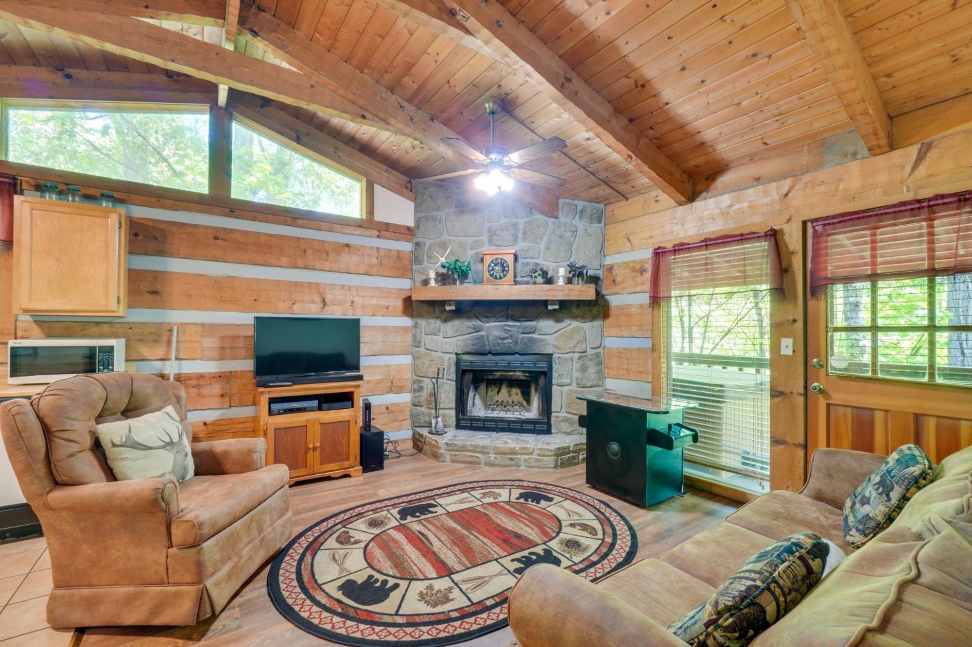 Gatlinburg Cabin With Hot Tub About 6 Mi To Downtown! Luaran gambar