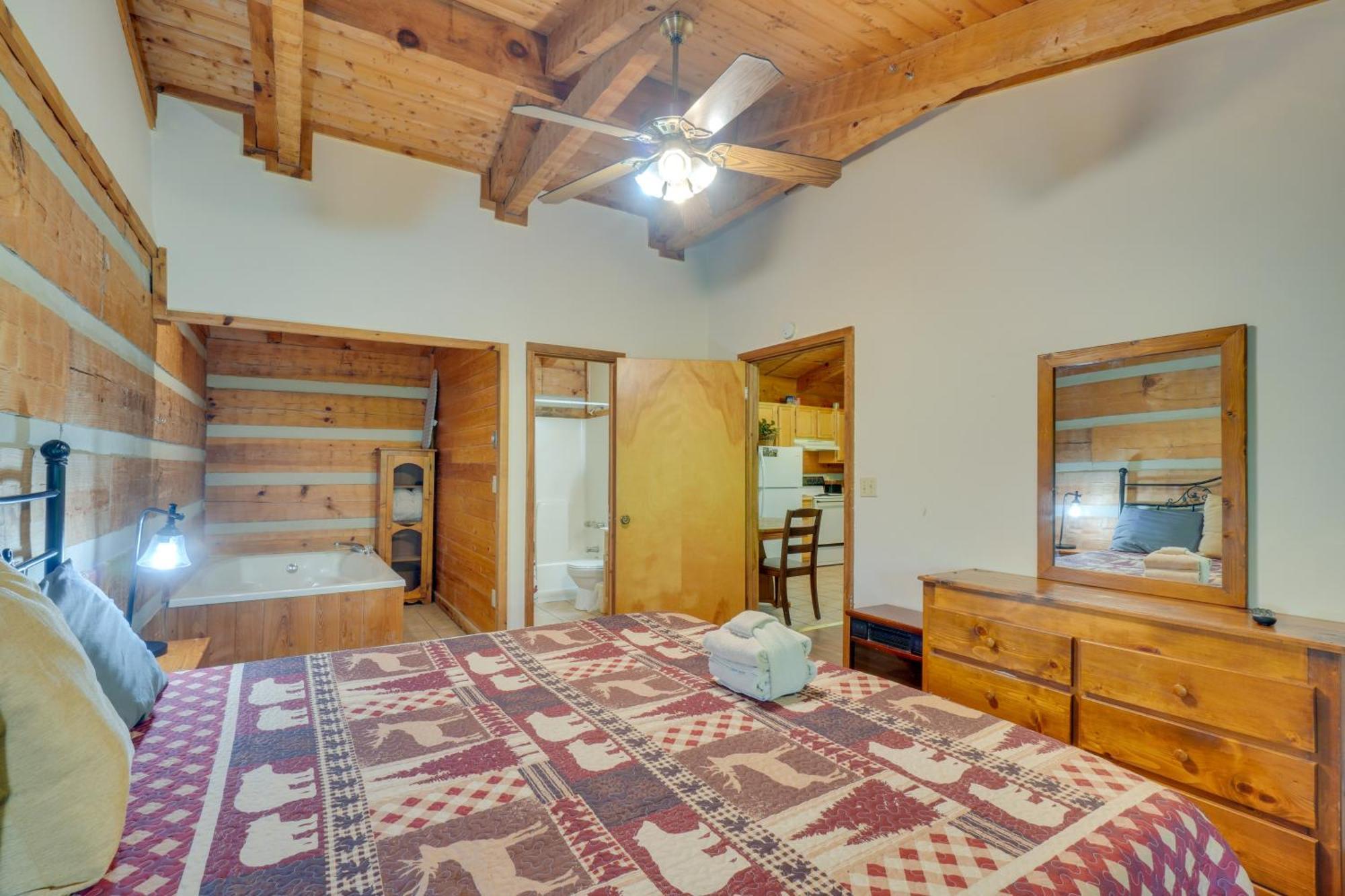 Gatlinburg Cabin With Hot Tub About 6 Mi To Downtown! Luaran gambar